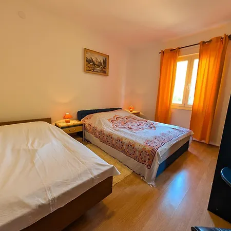 Vakantiehuis Retreat Und Seminarhaus Am 180 Meter Luftlinie Sibinj Krmpotski