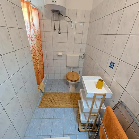 Retreat Und Seminarhaus Am 180 Meter Luftlinie Sibinj Krmpotski