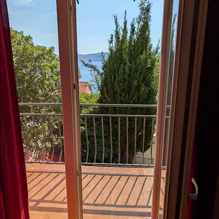 Vakantiehuis Retreat Und Seminarhaus Am 180 Meter Luftlinie Sibinj Krmpotski