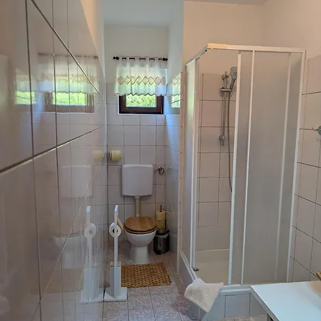 Retreat Und Seminarhaus Am 180 Meter Luftlinie Vakantiehuis Sibinj Krmpotski